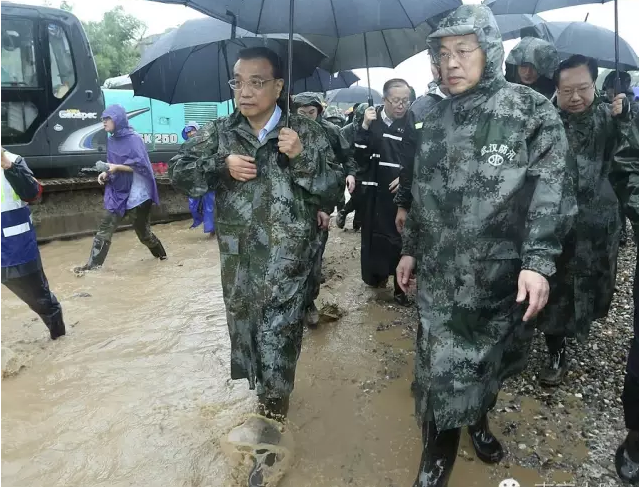 李克强察看受涝严重地区２