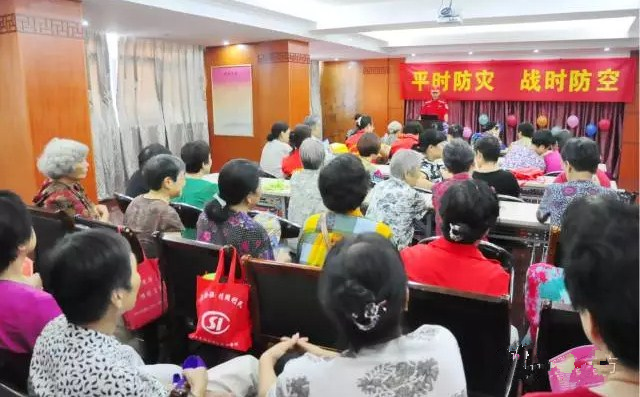 蓝三角讲师团在蓝旗新村社区开展培训和演练1