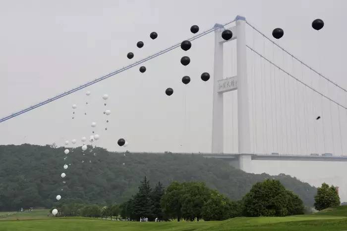在重要经济目标上空设置空飘雷