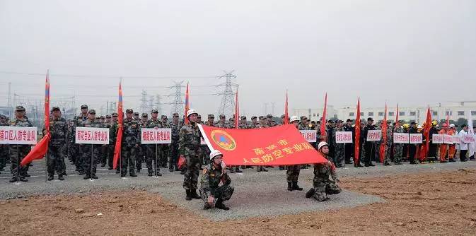 鼓楼区各家医院、重要经济目标单位、卫计委等专业队组建单位人防专业队骨干共43名同志参加了集训。